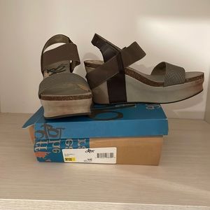 OTBT WEDGE SANDAL. SIZE 10.